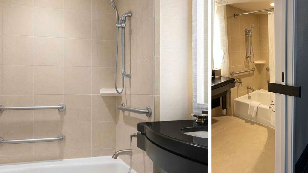 盖洛德国家酒店（Gaylord National）一间无障碍客房套房洗手间的两张照片，其特色是扶手、降低的洗面台和门闩。